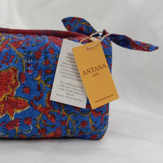 Strathdon wash bag